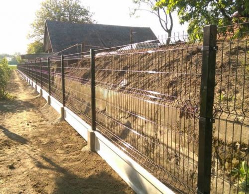 przygotowanie terenu i budowa panelowego ogrodzenia w okolicach tarnowa